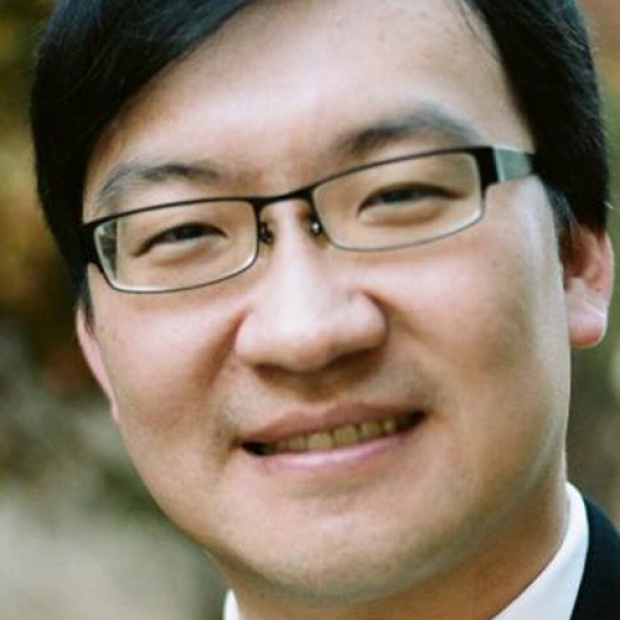 Ian Ying-Li Chen smiling head shot